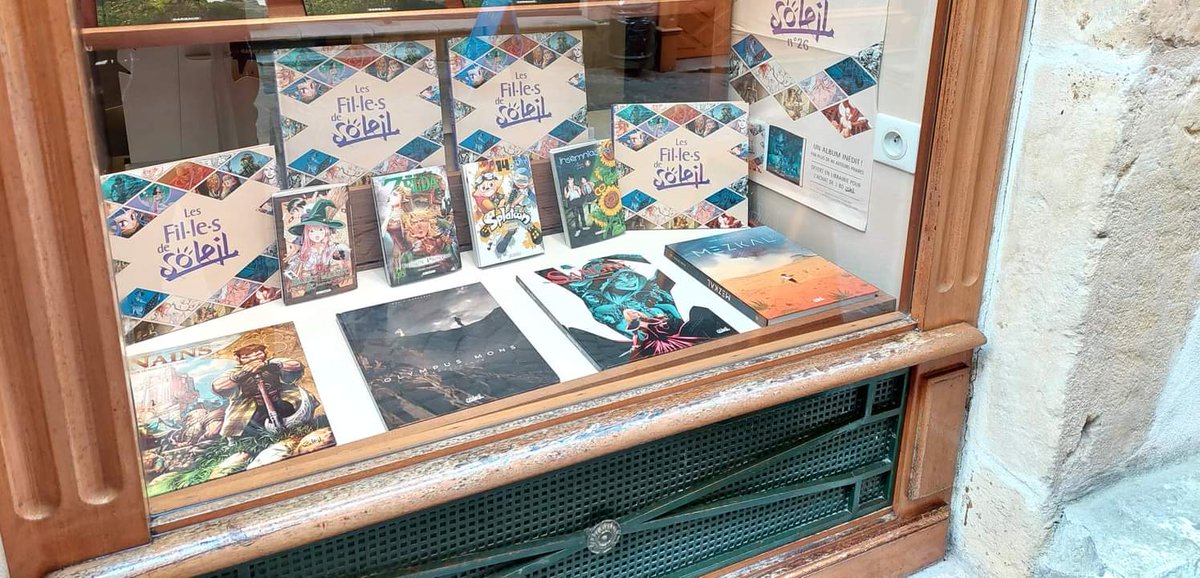 Quoi de mieux que ce jeudi ensoleillé pour vous parler de l'opération Soleil.  Comme chaque année, 3 albums des @editions_Soleil achetés un album Fil.le.s Soleil offert ! ☀️☀️☀️

#bd #soleil #bdsoleil #fillesdesoleil #lebancdessine