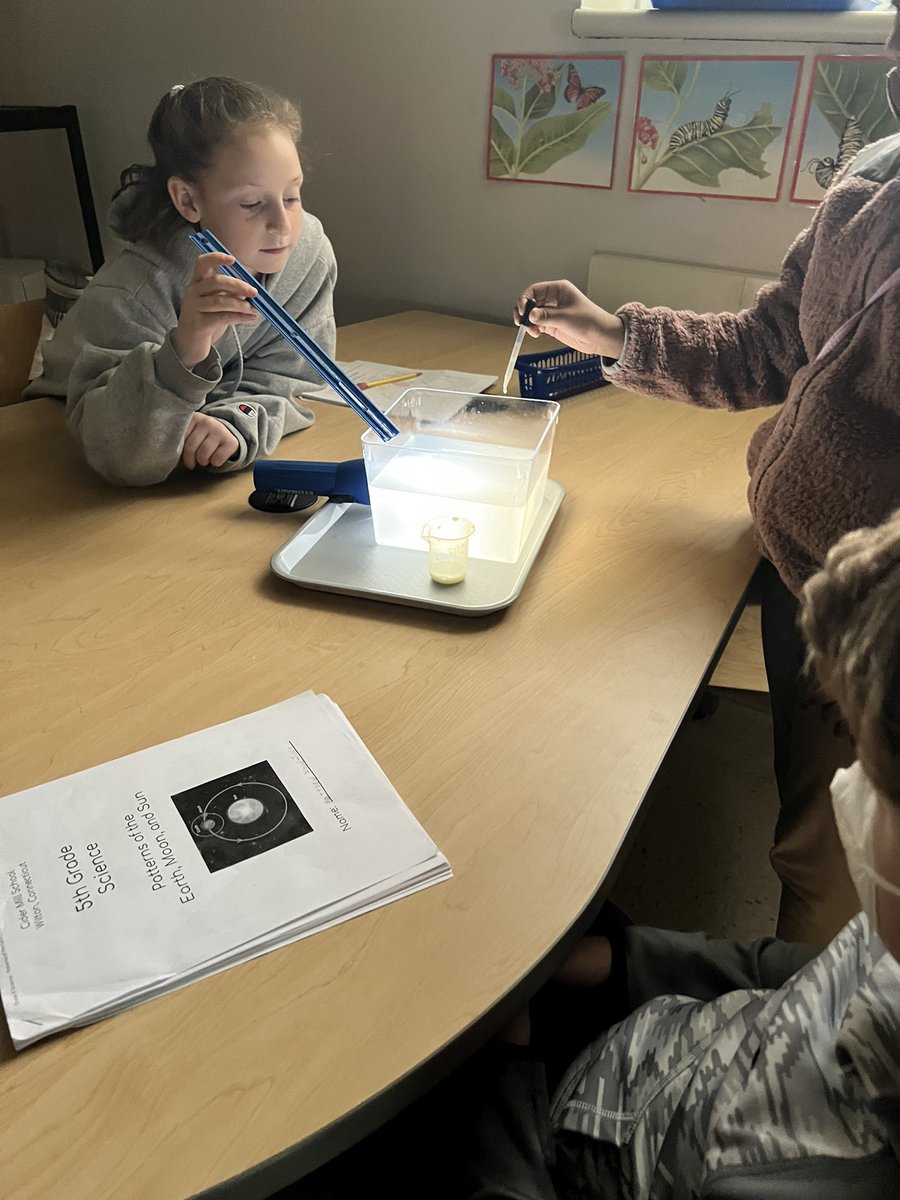 MrsCirillo5's tweet photo. Hands on learning in the Science 🧪🥼 replicating sunsets and sunrises. ☀️ @LoprestiMrs @WPSCMSocial https://t.co/WAcKsDd9gy
