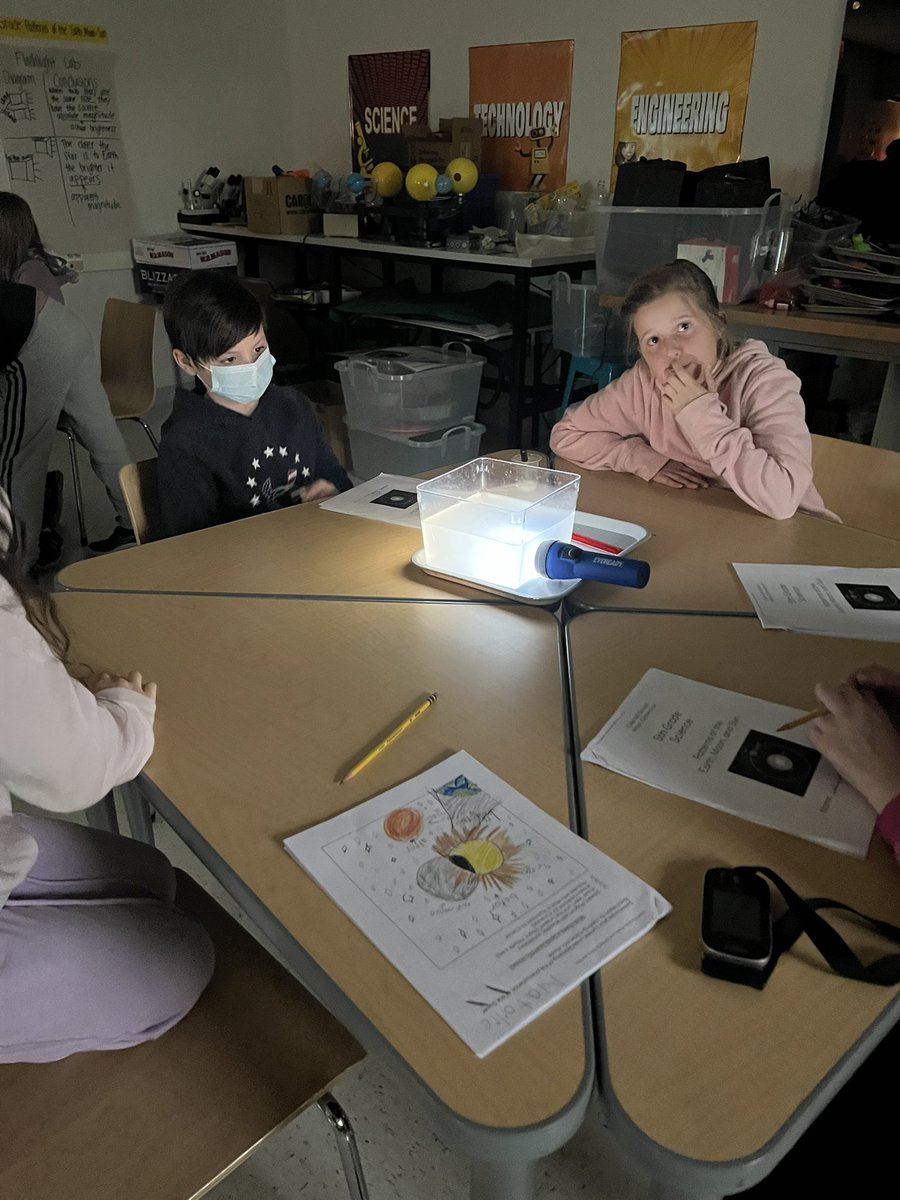 Hands on learning in the Science 🧪🥼 replicating sunsets and sunrises. ☀️ <a href="/LoprestiMrs/">Elisse LoPresti</a> <a href="/WPSCMSocial/">CM Live</a>