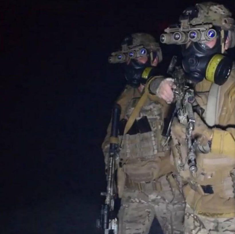 Updates_UA's tweet photo. Ukrainian SSO operators with US-made GPNVG. 

#Ukraine https://t.co/7cdigWgngp