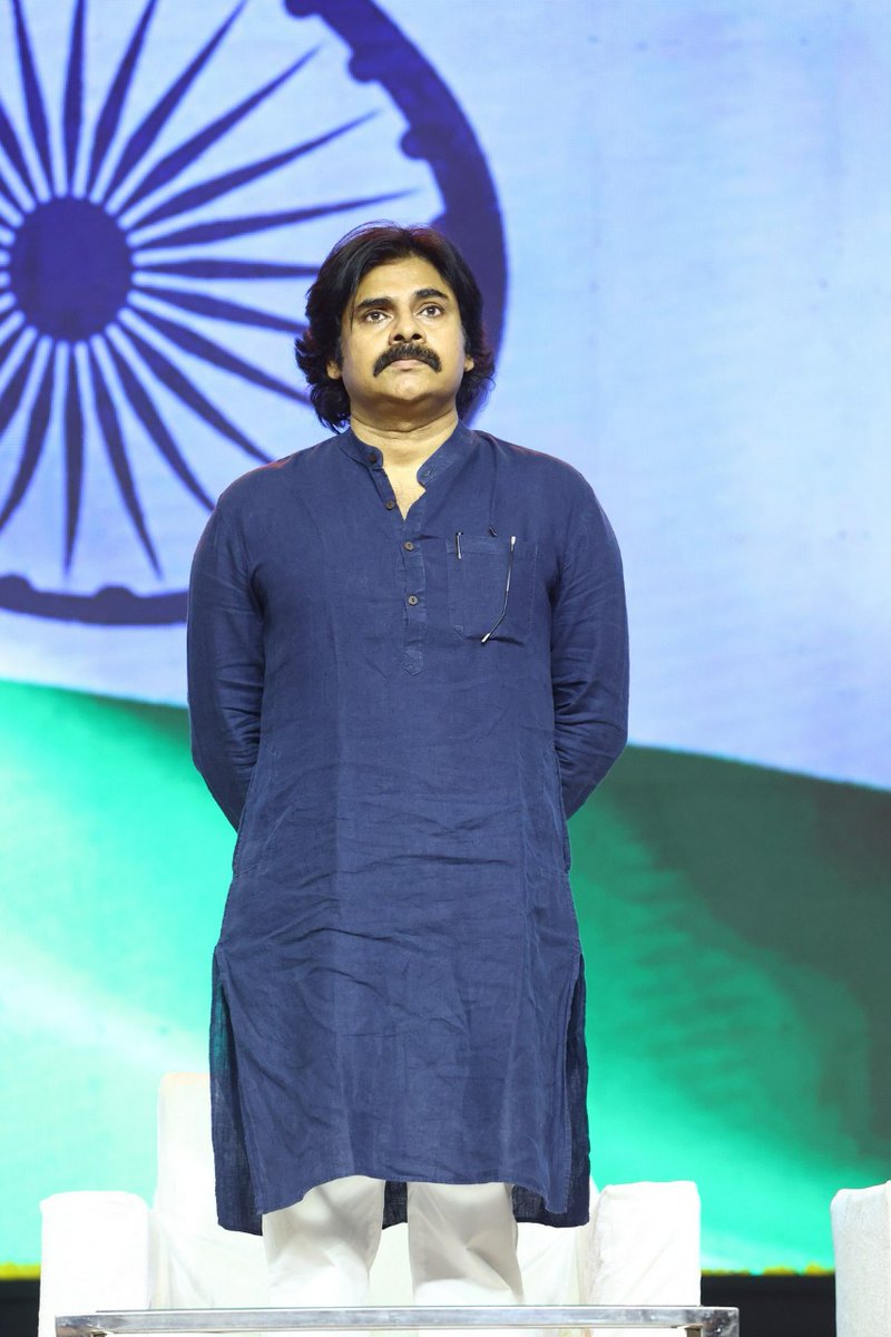 TrendPSPK's tweet photo. You know what's good about celebrity worship?

A few celebrities like @PawanKalyan exactly know how to put it to good use. Their actions enlighten the masses and their gestures have a huge impact on society.

🙏

#BringBackNetajiAshes
#RenkojiToRedfort https://t.co/wrwrH3BM9z