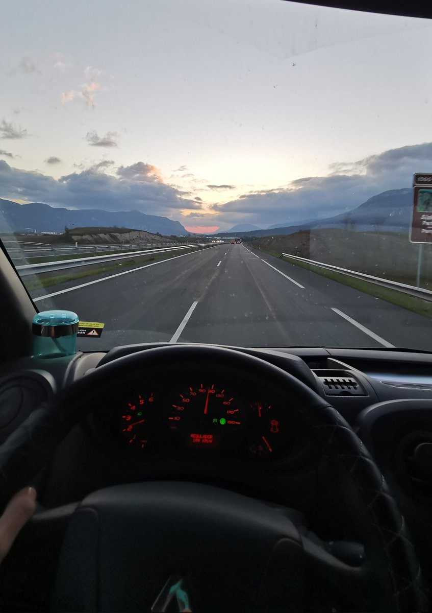 Asieluu's tweet photo. Sleep, drive, repeat🔄 https://t.co/6nE65yfVK7