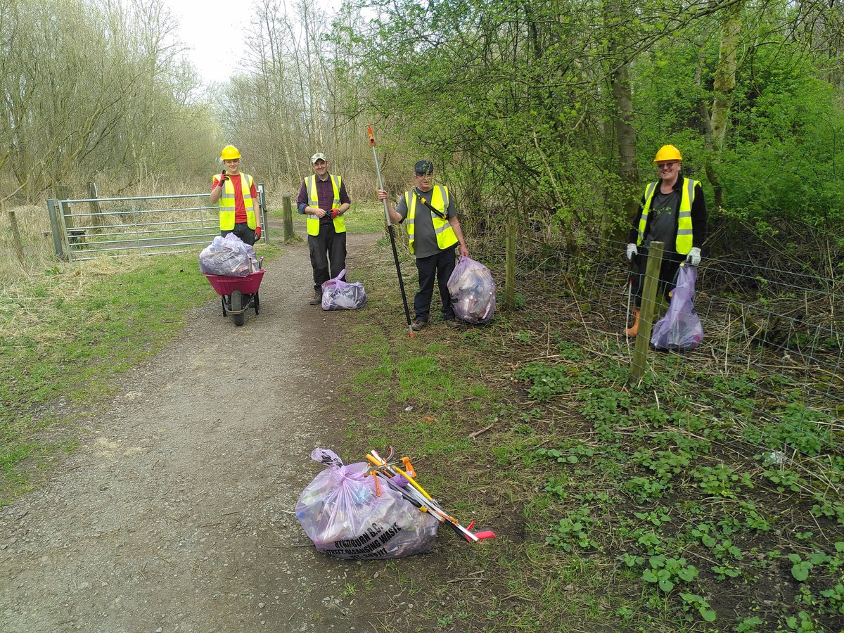 Prospects1998's tweet photo. The Woodland Volunteers were busy in Whinney Hill woodland today litter picking pruning broken branches & tidying up the pond! ๐ธ
Today 22 bags of litter were picked for collection by @HyndburnCouncil
Made possible by @HeritageFundUK
#Hyndburn #Accrington #Altham #pondlife https://t.co/IsmYhN8q5r
