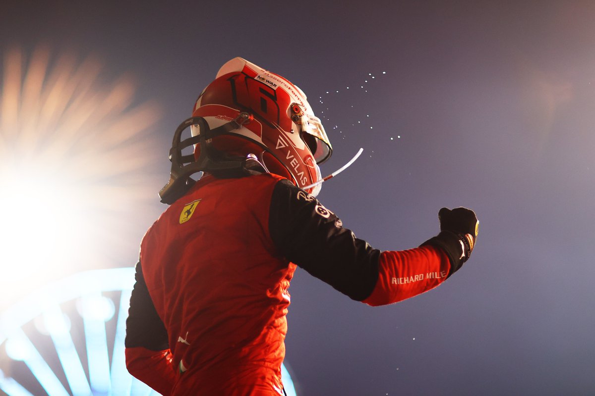 Sezonun ilk yarışı, muhteşem #BahrainGP'den merakla beklenilen yüksek çözünürlüklü 300+ fotoğraftan oluşan duvar kağıdı albümü sizlerle :)

Albümün devamı:Bit.ly/F1Arsiv