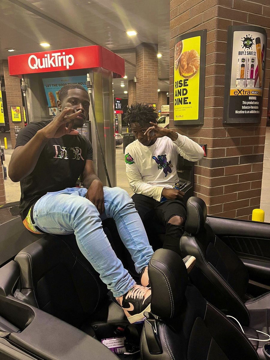 BlueStripJaay's tweet image. I’m on the road to riches &amp;amp; I share locations w all my niggas 🥷🏾 #LLBoom🌀