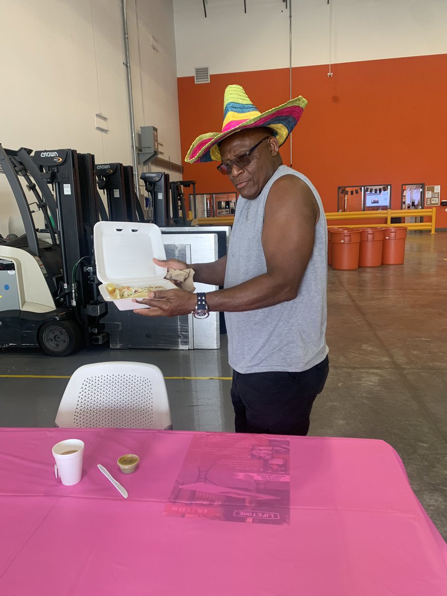 5868Mdo's tweet image. Taco Thursday!! Celebrating this amazing team, the only way we know how in style!! #successsharing #teamwork #onesc @jordana_kenia @FrancesSalgado5 @PharaPlancher1