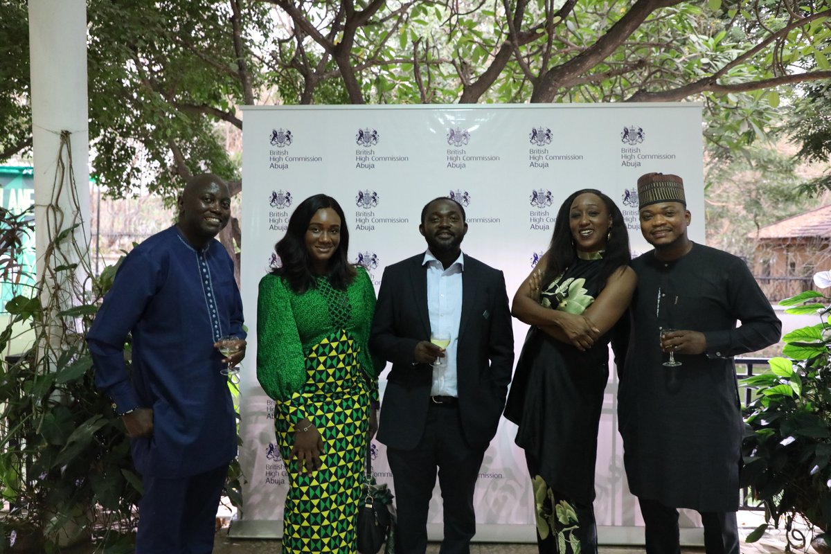 In #Abuja, British High Commissioner, @CatrionaLaing1 hosted a welcome home ceremony for the newly returned #Chevening scholars who completed their studies in the UK in the 2020/21 academic year. @CheveningFCDO @CaanNG