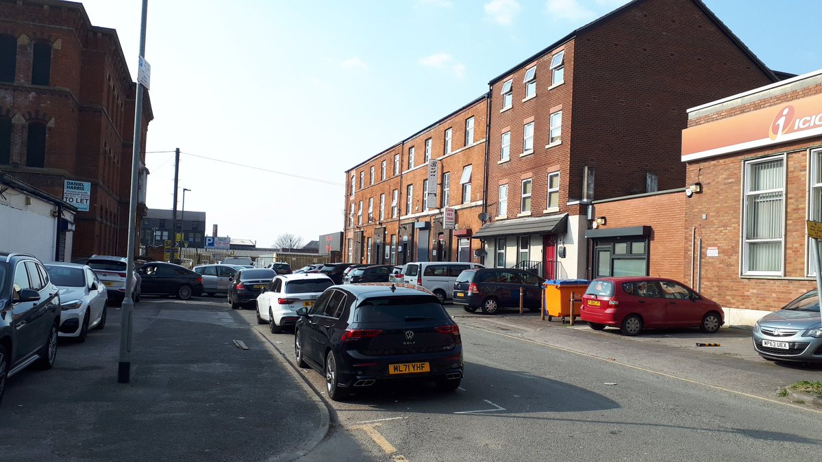 paulmdfx's tweet image. In 1990 I started work at #SoftwareCreations. Here are the 2 studios as they are today. Still really grotty area of Manchester, but the rest is a building site for swanky apartments.