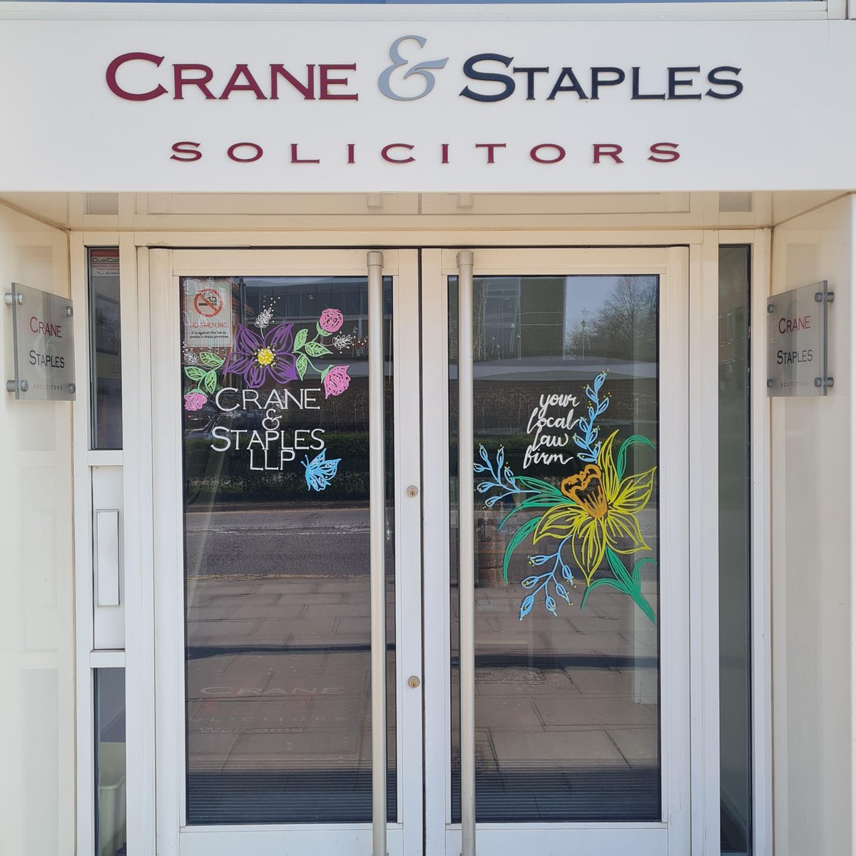 CraneandStaples's tweet image. 🌼 Begin each day with a Spring in your step 🌼

Our beautiful new Spring window, designed by the amazing #paintpartybyrachel! 💐🌸

Be sure to have a look at our window next time you are in @wonderfulwgc Town Centre! 

#windowart #Springwindow