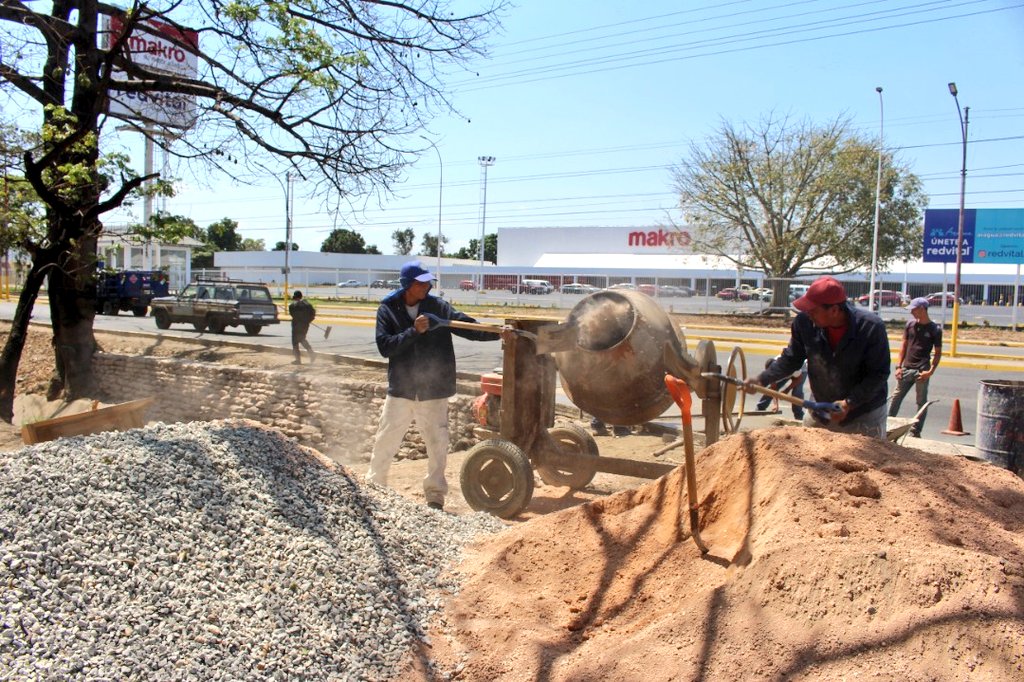 #24Mar El plan Derecho a la Ciudad avanza en la Av. Intercomunal Santiago Mariño a la altura de Makro con la construcción de la caminería. Junto a nuestra Gob.<a href="/Soykarinacarpio/">Karina Carpio</a> seguimos consolidando los planes y proyectos en materia de gestión #VenAVenezuela