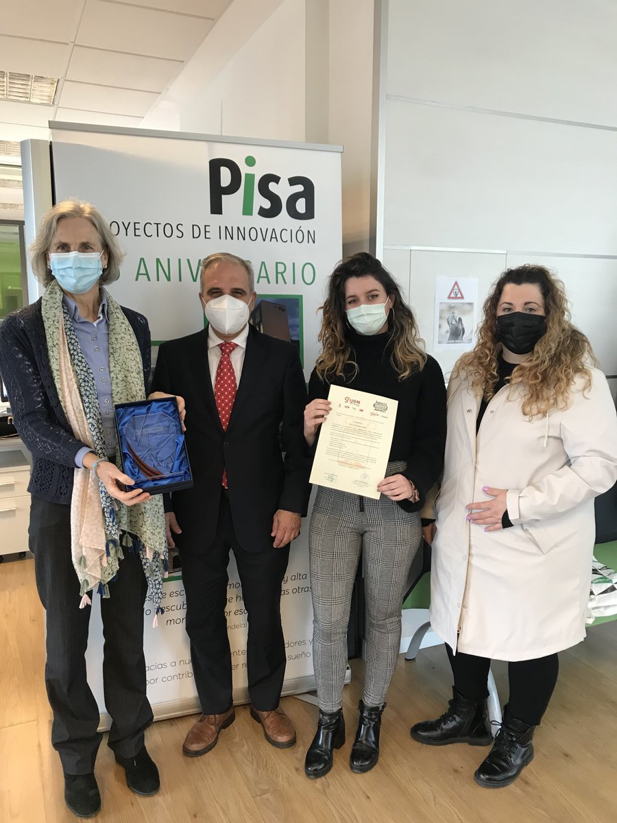 Continuamos con la entrega del Distintivo de #Empresas con nuestra #Juventud 2021 desde Activación Juvenil. Entrega del galardón y certificado de prácticas a <a href="/Pisapdi/">PISA</a>. Comité de pilotaje representado por @FADE_COMUNICA , <a href="/Conseyu/">Conseyu Mocedá Xixón</a> y 
@empleo_gijon. ¡Gracias! 
<a href="/gijon/">Gijón/Xixón</a> #Gijón #Xixón