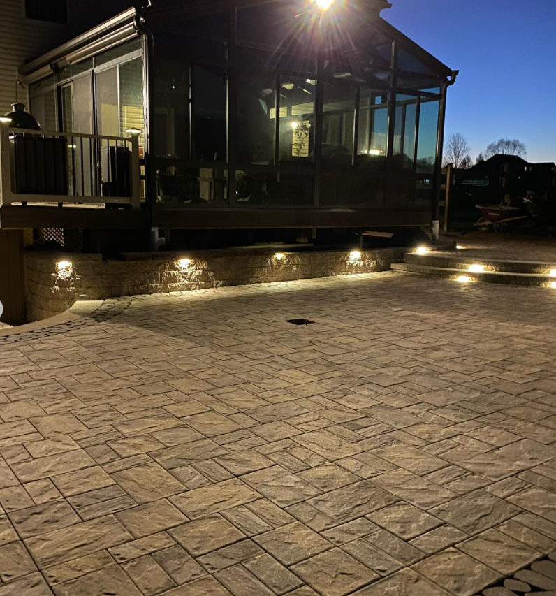 CambridgePavers's tweet photo. Lovely and spacious! Contractors are always building your dream backyard into reality! Installation: Marvels Landscaping LLC  #cambridgepavers #backyard #patios https://t.co/pbf7qAbHTp