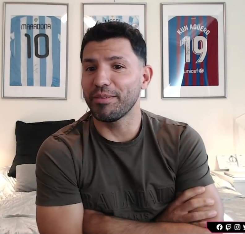 sportbible's tweet photo. Sergio Agüero on Twitch 🗣

"People, you don't know what it's like in England! In England everybody, all the journalists, all the TV channels, everybody! They're all Manchester United supporters. Everybody!" https://t.co/XhZOYbPksQ