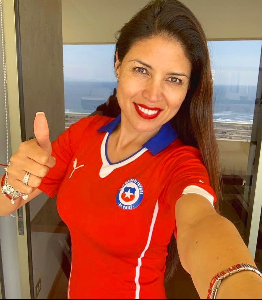 cmoralespaz's tweet photo. No sean mal pensados...fue a ver a la #seleccionchilena y vuelve 😎#Antofagasta #karenrojo https://t.co/uAxknVAHCi