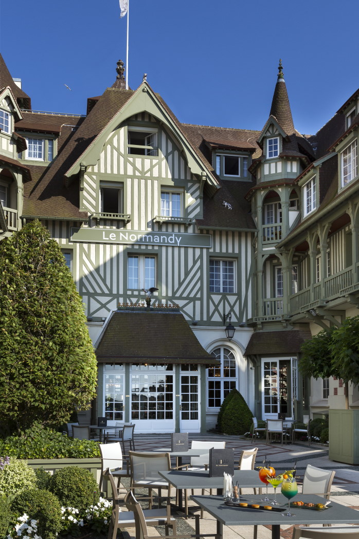Carolinoleon's tweet photo. Hôtel #LeNormandy
#Deauville
#France https://t.co/bD4d3FjwPc