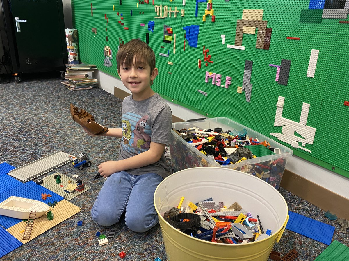 SSS1Juliano's tweet photo. 1J Media center team work! https://t.co/7rON64hzX4