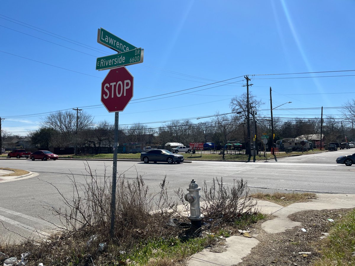 ATXCapDelivery's tweet photo. Construction on #EastRiverside between Montopolis Drive and US 71 has started!
Improvements include new traffic signals, median closures, a hooded median, improved curb ramps and sidewalks, and relocated bus stops in coordination with @CapMetroATX! https://t.co/fNq6YNuAfX