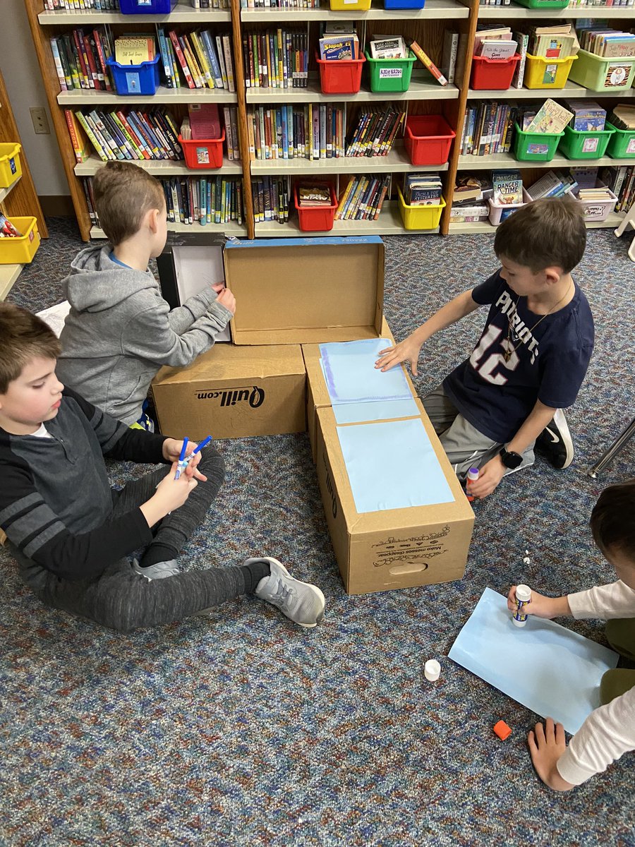 SSS1Juliano's tweet photo. 1J Media center team work! https://t.co/uFHfxRGIin