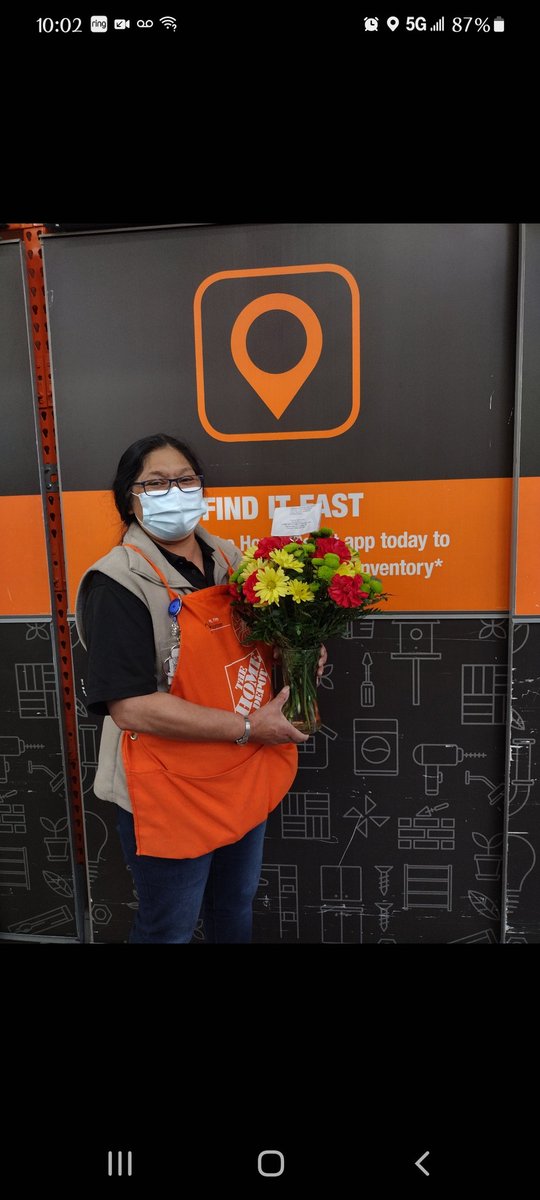 Yay Yvonne in D31. Flowers delivered to her today from a very grateful customer. TY for taking care of our customers &amp; representing 0640, Yvonnne.  #homerawardonitsway