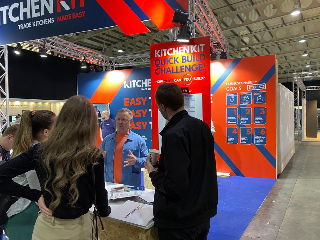 KitchenKitUK's tweet photo. A huge thank you to the team @BenchmarxUK  for the opportunity to be part of their INSPIRE Expo 2022. What an amazing few days we’ve had. A particular thank you to Karl Andrews!
#KitchenKit #ukmanufacturing #quickinstallation #fastleadtimes #firagold #sustainabilitygoals https://t.co/6308oOQLa0
