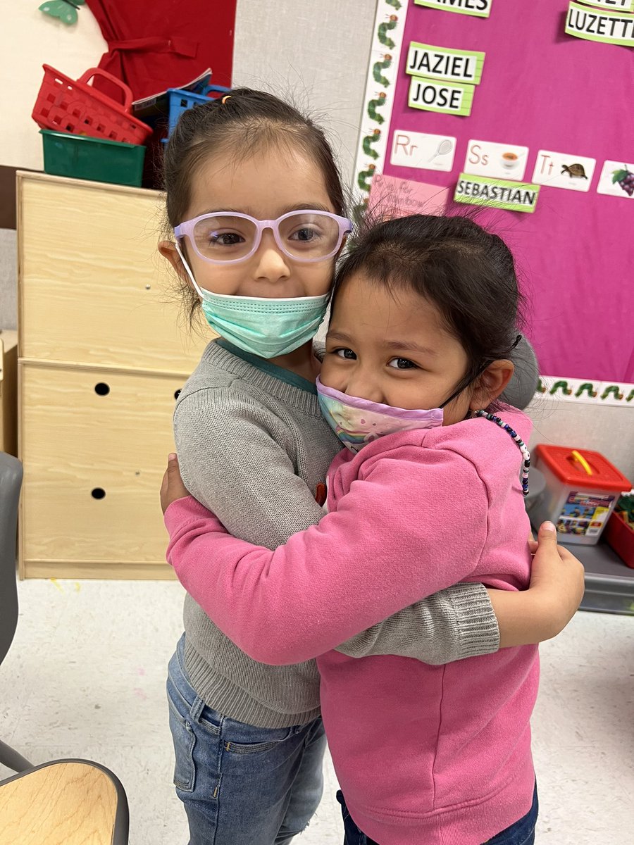 Fernand45811374's tweet photo. We are kind. Somos amables. RSE Pre-K. #HeartFirstCISD @ASaucedo_CISD #Weareclintisd https://t.co/7NPzXb2x3n