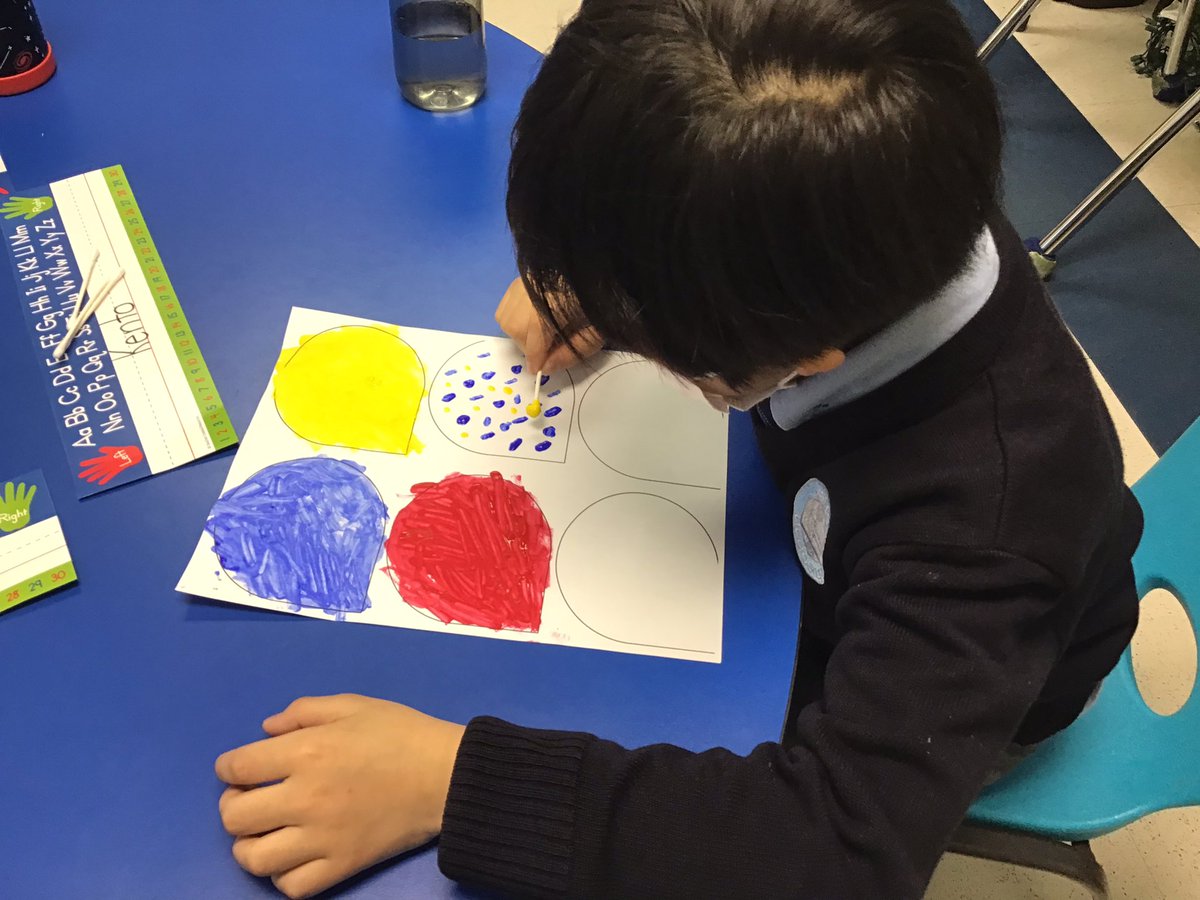 MsSpecksClass's tweet photo. Learning about primary and secondary colours in #artclass today! We read #MousePaint to remind us how to make the colours first. We will create a mouse #colourwheel! #kellslife https://t.co/vHO1rdsmJ6
