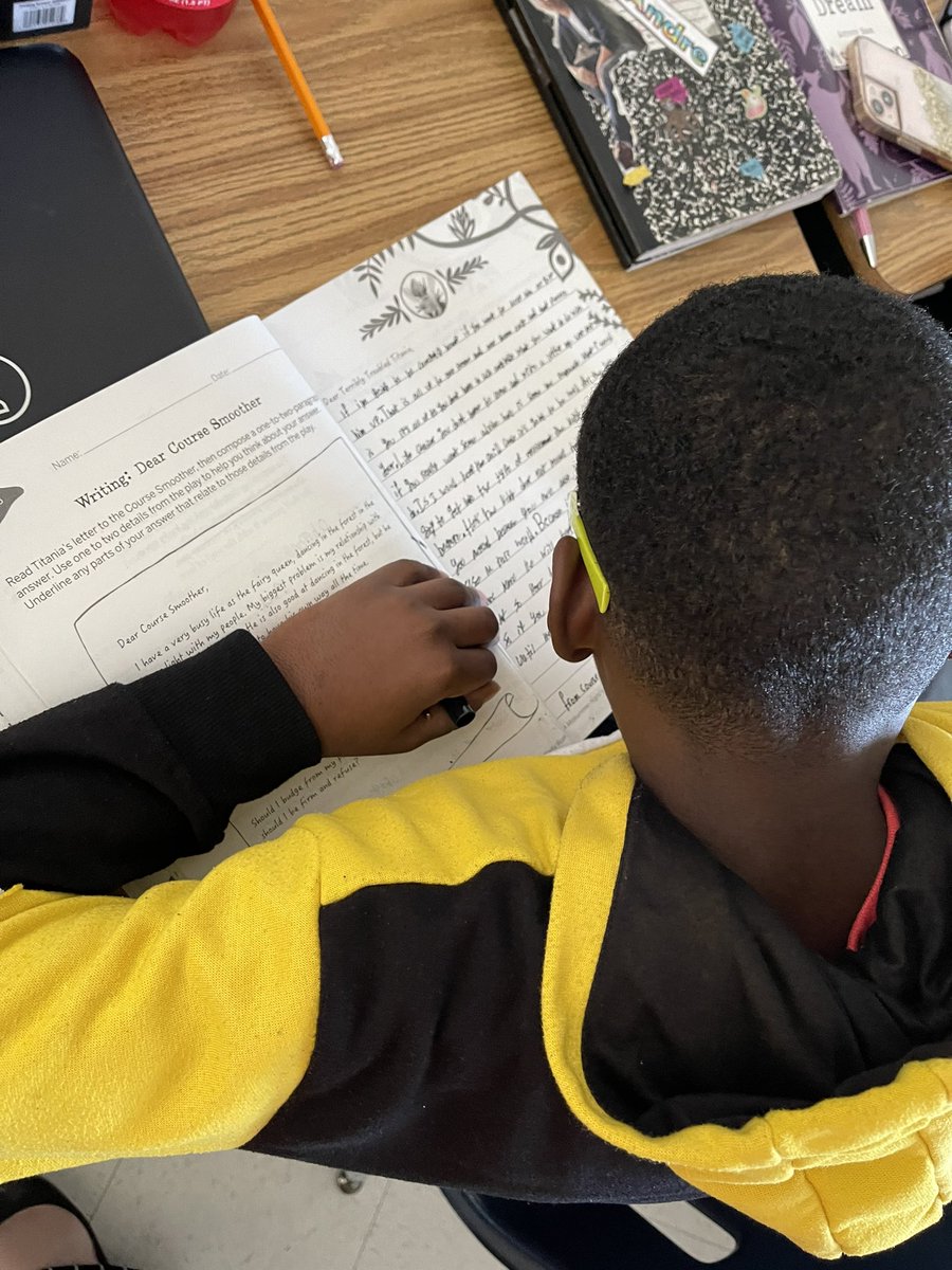 lit4teaching's tweet photo. When I say our writing has improved tremendously, I mean it. Look at those awesome paragraphs! Our 5th graders are writing about SHAKESPEARE y’all! My kids are on fire today 🔥🔥🔥🔥 @SmithES_AISD @igcarter2010 @MrsDolexia https://t.co/hv6Ef5fztg