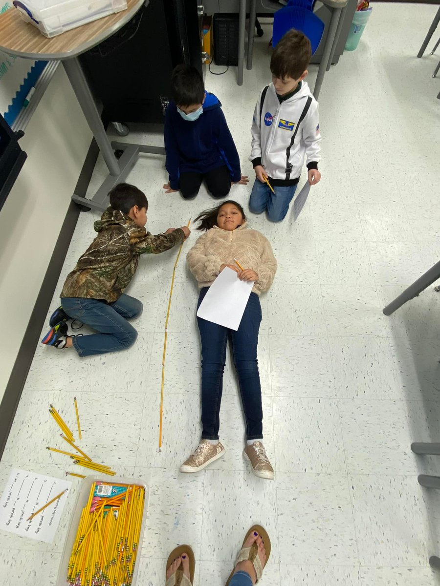 BCISD's tweet photo. Check out some of our superstars🤩in Ms. Yates' class at Linnie Roberts Elementary taking an interactive approach to measuring📏 using classroom items. ✏️ #bcisd https://t.co/vZeJVe220K