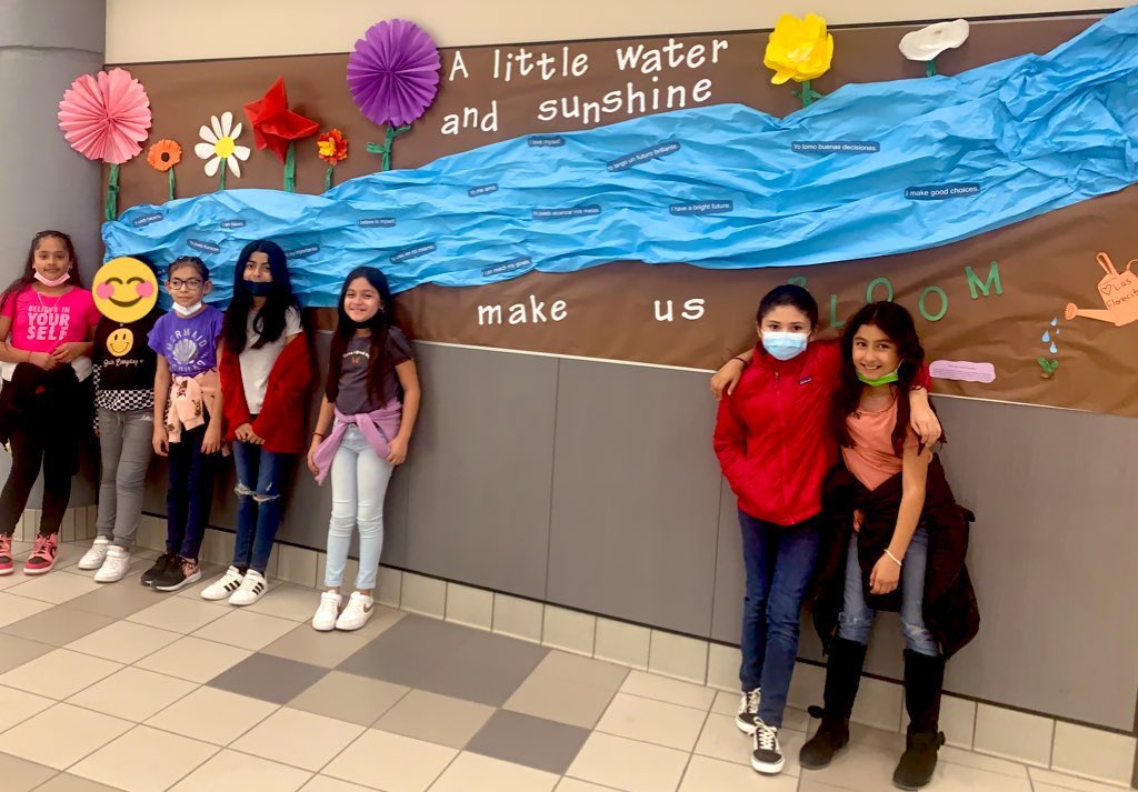 MsEscamilla2's tweet photo. In the 3rd photo, my girls are standing under the flower they made for this beautiful bulletin board! They worked so hard and poured so much love into this. Cheering each other on and encouraging while helping out when needed 🥰 https://t.co/4Eg8E8uDP7