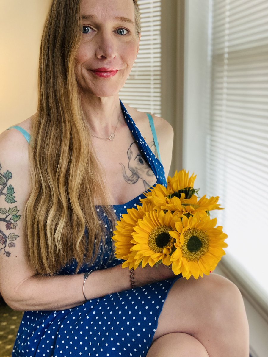 TheLadyElleVT's tweet photo. Slava ukraini 🇺🇦 💪!! I stand with the people of Ukraine. For every booking during March and April I’ll be donating 5% to direct relief efforts
#SlavaUkraini #boobsnotbombs https://t.co/qxKGfbDawD