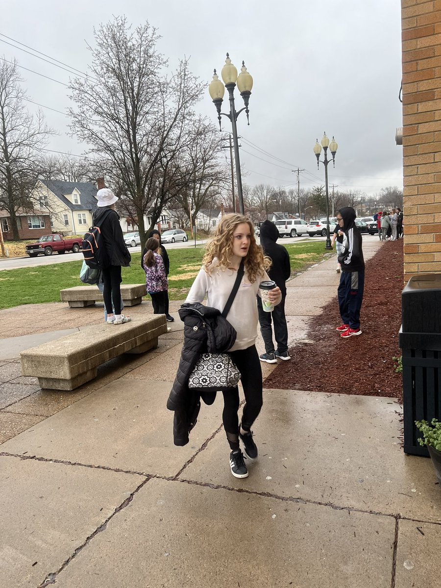 nikwaggoner's tweet photo. The FMS STUCO was out welcoming everyone to school this morning and handing out ducks to make people smile! #fmsteach #fmsproud #fmsstuco https://t.co/uSUU6OJwDU