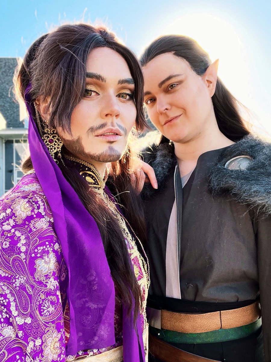 IhadraCosplay's tweet photo. A Raven and his treasure💜
Ouf, I absolutely adore Vaxleth, but Vaxmore will always have my heart🖤 Who can blame me looking at him👀💦
🔹
📸&amp;Gilmore @escapecosplay 
Vax'ildan&amp;Edit Me
#criticalrole #voxmachina #criticalrolecosplay #thelegendofvoxmachina #gilmorecosplay https://t.co/R0RQwyLM5a