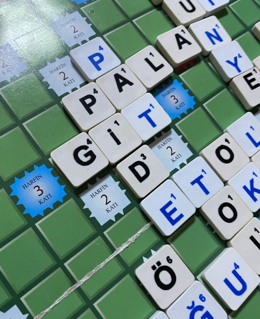 zeeseenaa's tweet photo. Bir Samsunlu nasıl mı scrabble oynar https://t.co/EnrOuMUiIL