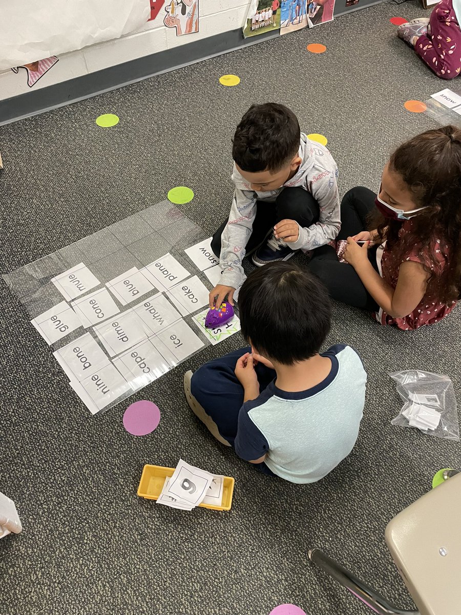 therealmrsdeal's tweet photo. 1st Graders @EchoLakeElem were learning how to code with Code and Go Mice while reviewing their magic e words today! @HCPS_Innovates #ELESFutureWorldChangers https://t.co/CeyjGT6h5S