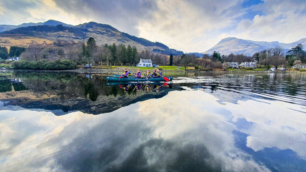 ArdroyOEC's tweet photo. Stunning weather today to be paddling on Loch Goil in @lomondtrossachs  for @TorryburnPS - flat calm, &amp; great team work rewarded them with close (ish) encounters with Seals as well! https://t.co/vTXoPQ5M8o