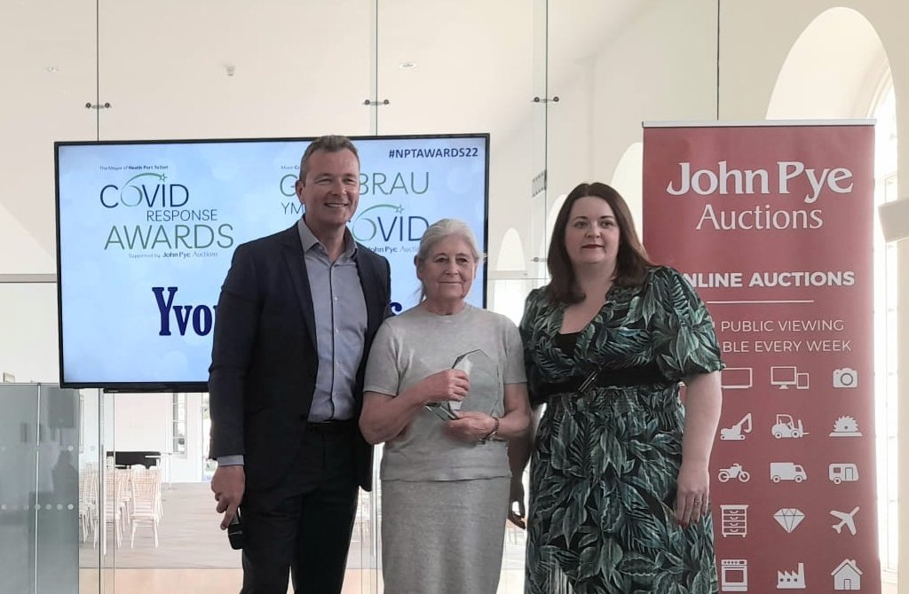 A gorgeous day to attend and present an award at the Mayor of Neath Port Talbot Covid Response Awards in <a href="/MargamOrangery/">The Orangery Margam</a> to recognise and reward the outstanding contributions of individuals, groups and organisations in our community during the Covid-19 pandemic.
#NPTAwards22