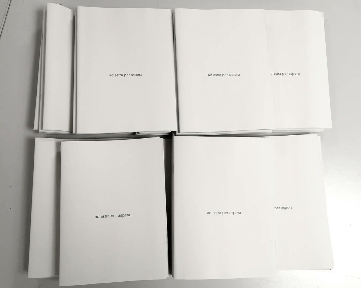 CorepImpression's tweet photo. PHOTOS &amp; POÉSIE 📷 Voici un recueil de photos et textes, tout en poésie, appelé "ad astra per aspera" réalisé par Eglantine Rocchia @enlabsence et Didier Derien puis imprimé à notre agence Corep Marseille Canebière 😊
Détails : Format 18x24cm, papier recyclé 80g en 50 exemplaires https://t.co/OLzAPhlxYB