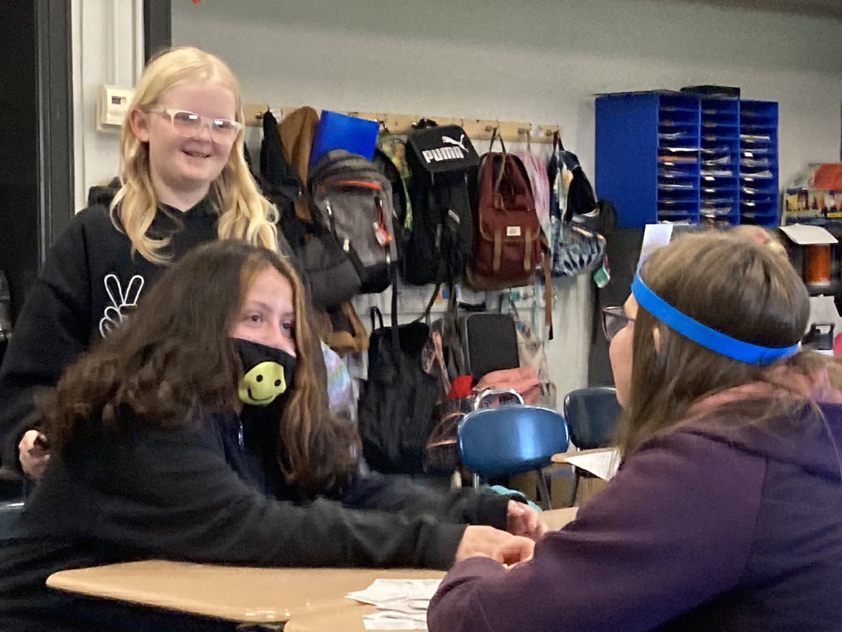 Practicing geometry properties with Hedbanz! 🤣