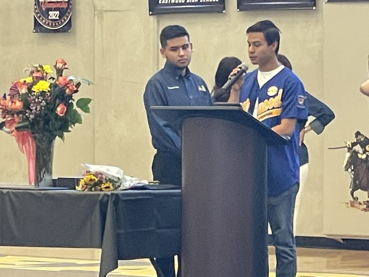 dem915boys's tweet photo. This is what โschool leadershipโlooks like and should be modeled after. Empowering our students as leaders can and will change the culture of our schools. #THEDISTRICT #StudentLeadershipMatters #EmpoweringFutureLeaders https://t.co/mQtY7tPoMw
