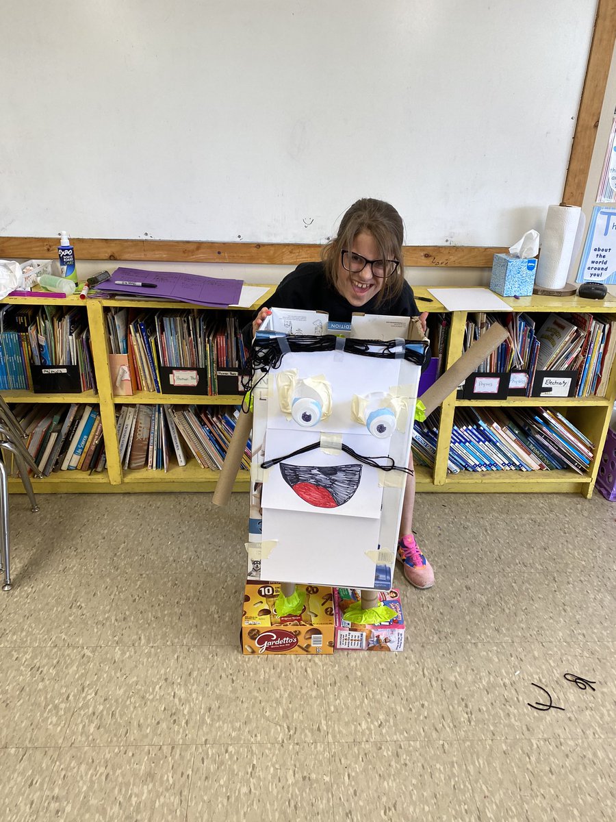 MrsPippensQUEST's tweet photo. Everyone’s favorite activity - MakerSpace. Check out the #creativity  #engineering and #problemsolving while AP works on her dude that doubles as a storage container. https://t.co/TCNeY0fkKc