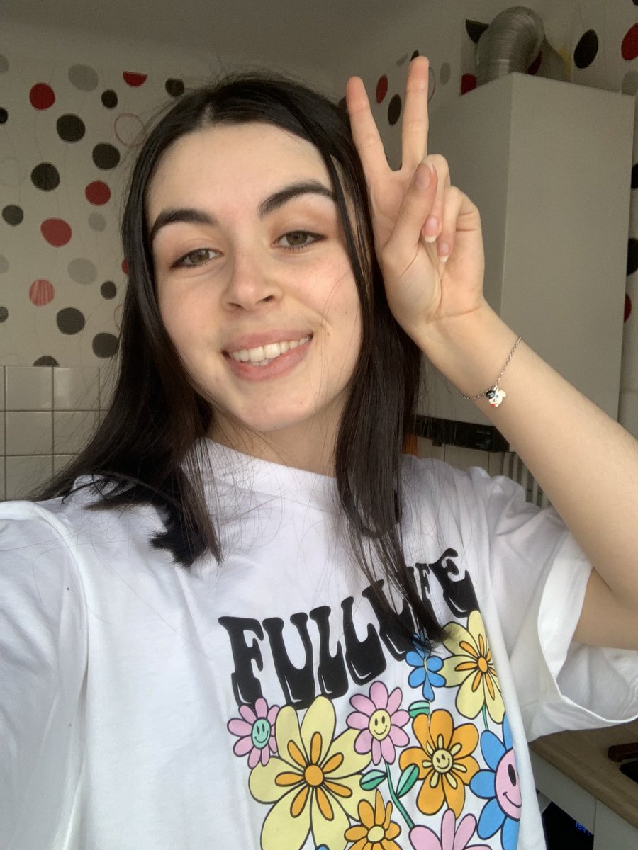 Anaee 🍓 tweet media