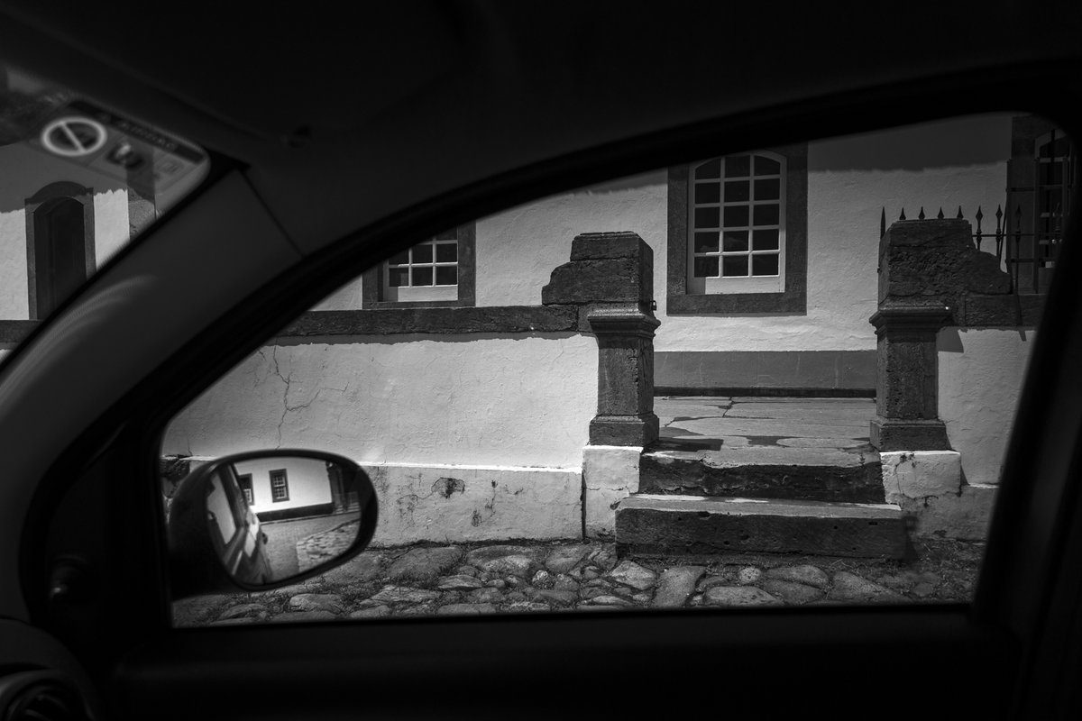 flavioedreira's tweet photo. when the eyes get lost between layers
after @fotoempauta Festival, last week, in my way back home. (from inside the car)
Congonhas, Brazil, 2022.
#fotoempauta #congonhas #windows #distortions #ventanas #insidethecar #view #viewfrominside #viewfromthecar #architecture #design https://t.co/yhXuIuyz09