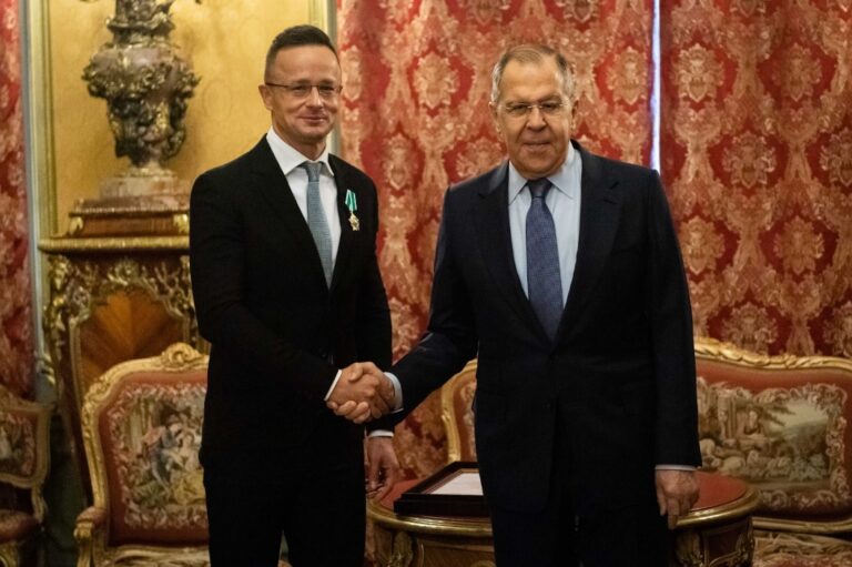 Foreign Minister Péter Szijjártó receiving the Order of Friendship from Russian FM Sergey Lavrov (source: Péter Szijjártó’s Facebook page). 