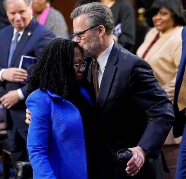 ShirleyMHargis's tweet photo. My husband sent me this pic, and it made me 😁. Who you choose to marry is a life-or-death decision. Not everyone is allowed to have a certain degree of access to you. The challenges are worth it because you both invest in maintaining the safe space you have with one another.🙏🏿🙌🏿 https://t.co/AnzDZydF3U