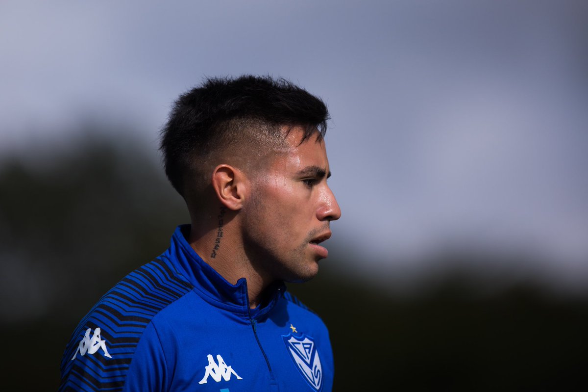 Velez's tweet photo. INTERINATO EN MARCHA

✅ Con Julio Vaccari al frente del equipo, #Vélez entrenó esta mañana en la Villa Olímpica.

👨🏻‍💻 https://t.co/RrtIWHZIox

⚪️🔵⚪️ https://t.co/6VdMhoamU5