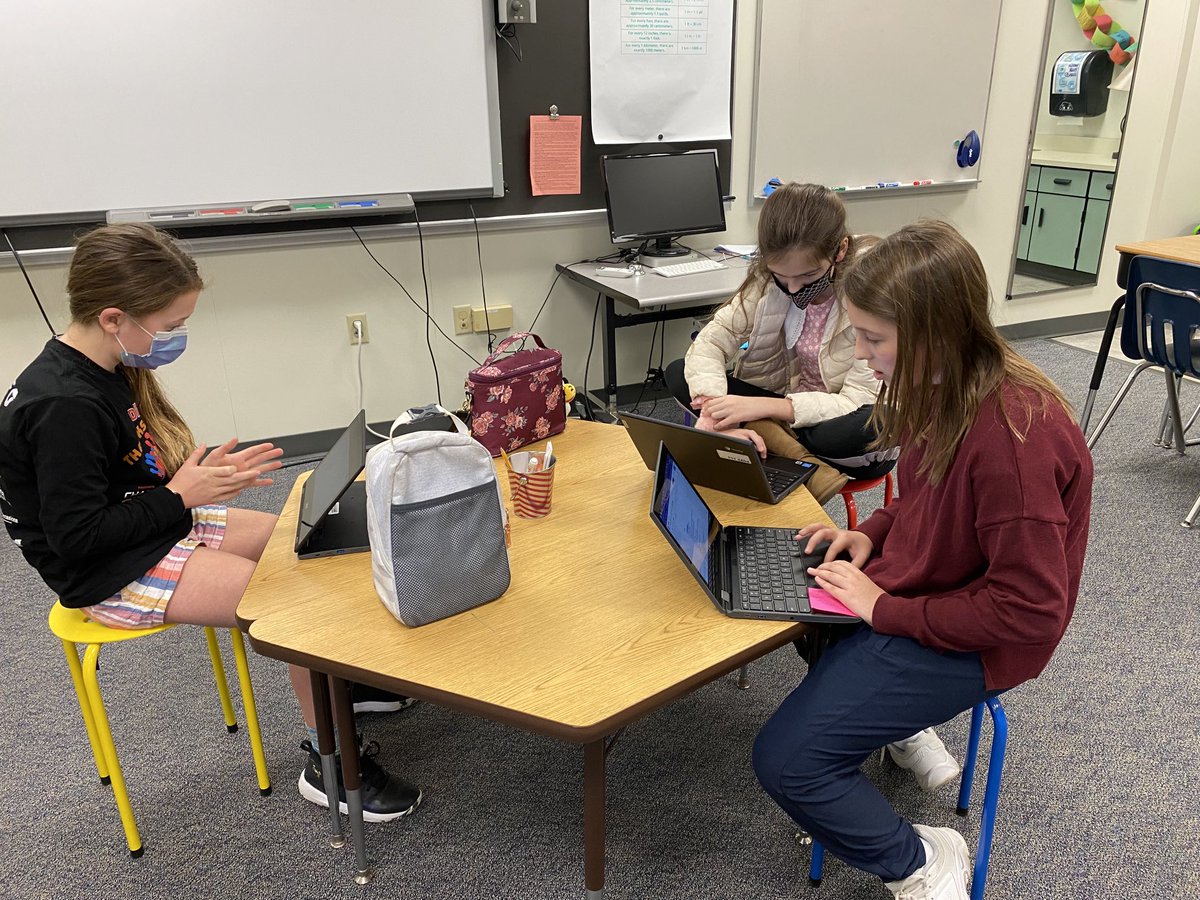 sceDCSD's tweet photo. Our 5th Grade Student Council is hard at work finalizing work for their 5th grade gift to the school! #5thGradersRock #OurSCEStory https://t.co/7olaSZu3AK