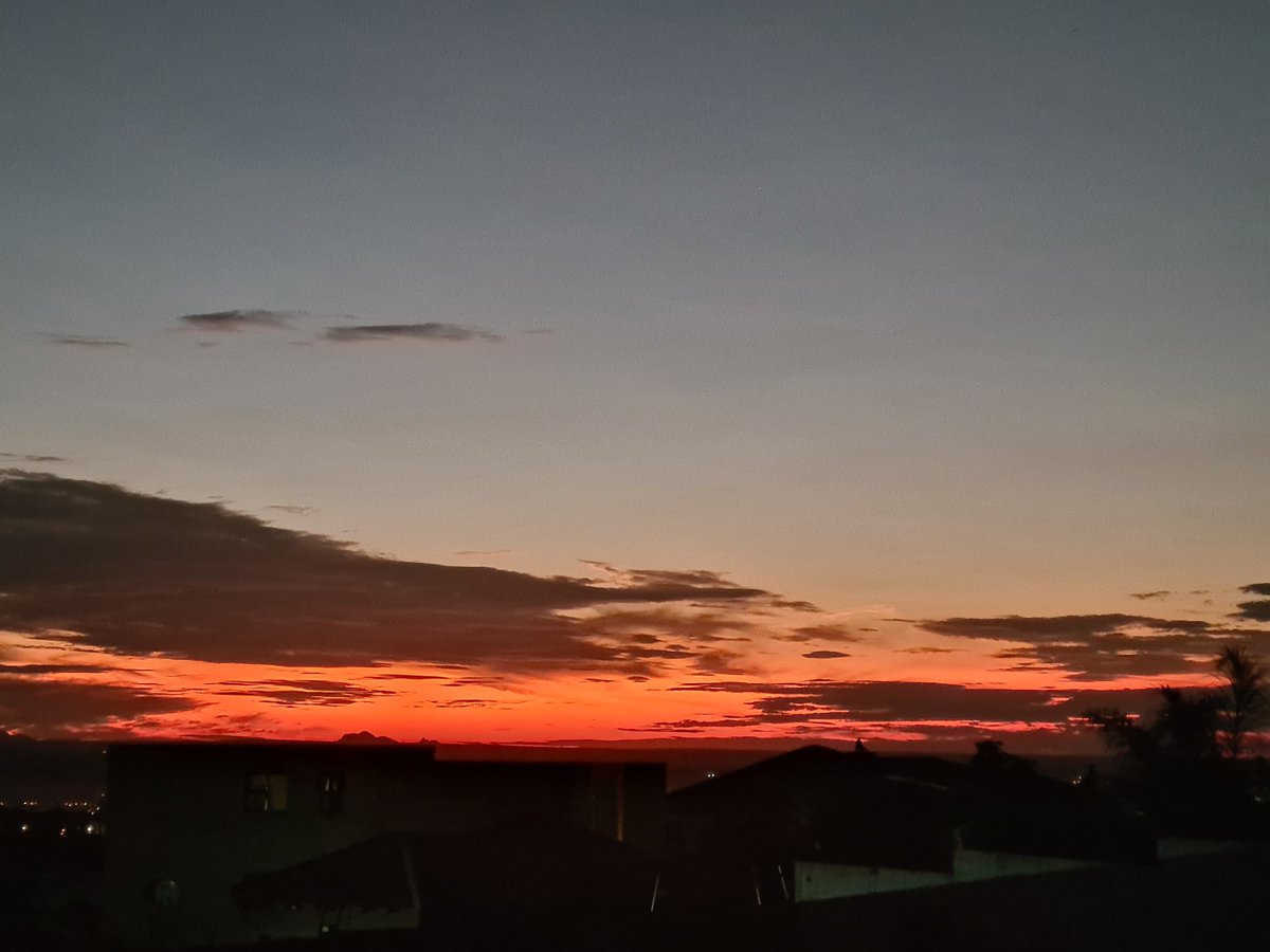KeSeiphi's tweet photo. #showmeyoursunset 💕💕for #Polokwane this evening. My breathing was different after walking outside as the sun went down 😁 https://t.co/6mYWFJo1K1