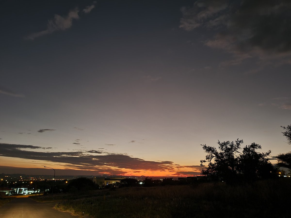 KeSeiphi's tweet photo. #showmeyoursunset 💕💕for #Polokwane this evening. My breathing was different after walking outside as the sun went down 😁 https://t.co/6mYWFJo1K1