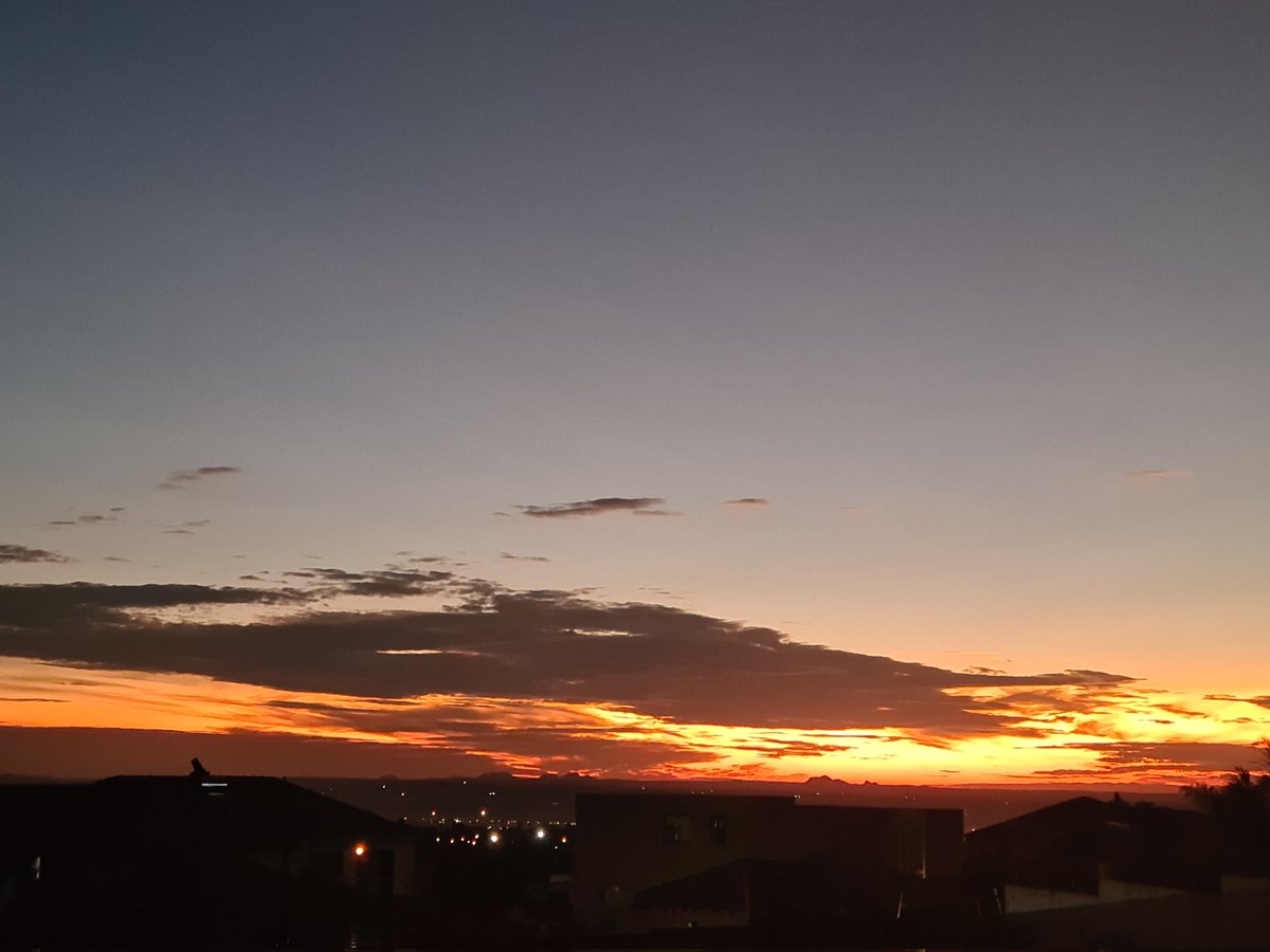 KeSeiphi's tweet photo. #showmeyoursunset 💕💕for #Polokwane this evening. My breathing was different after walking outside as the sun went down 😁 https://t.co/6mYWFJo1K1
