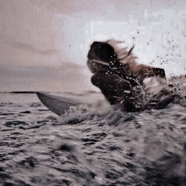 obxhcs's tweet photo. kie taught sarah how to surf!! -mel https://t.co/IULjoXv9R4